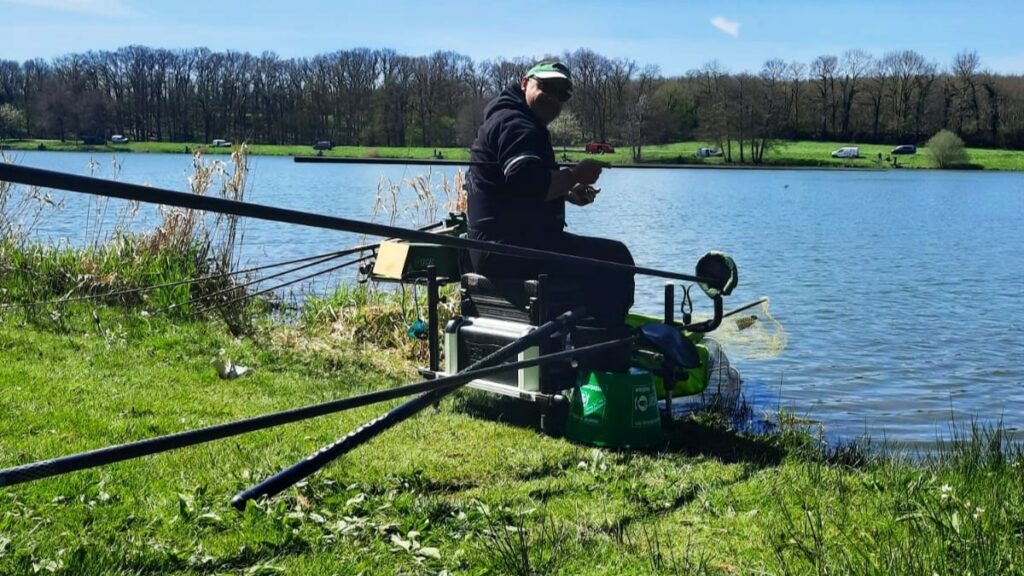 hommes qui pêche