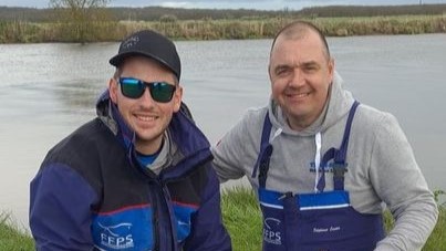 deux hommes