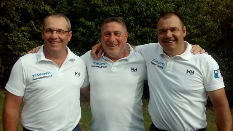 trois hommes