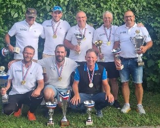 Photo du La Team SPP87 après leur victoire au Championnat de France des Clubs